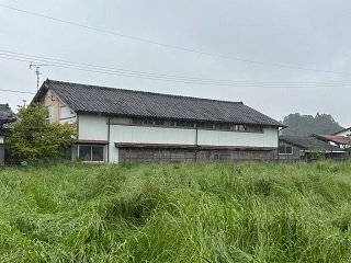 1980s house on a large plot in Sueyoshi, Soo