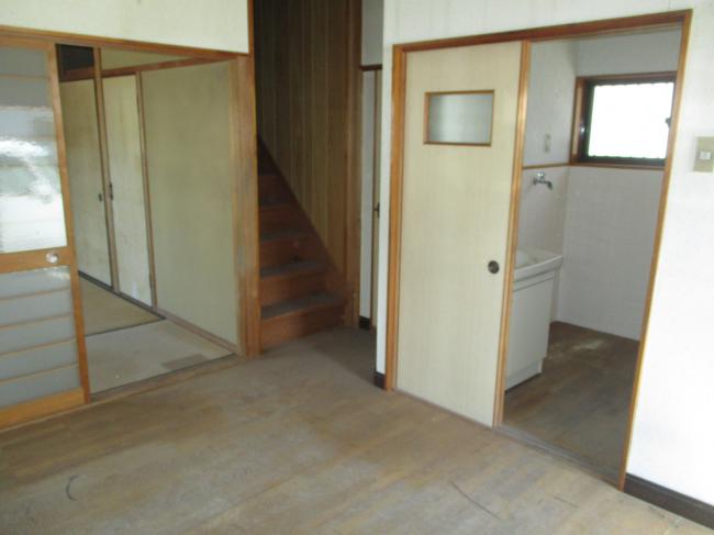 1990s wood house, 3-min walk to station, Okayama
