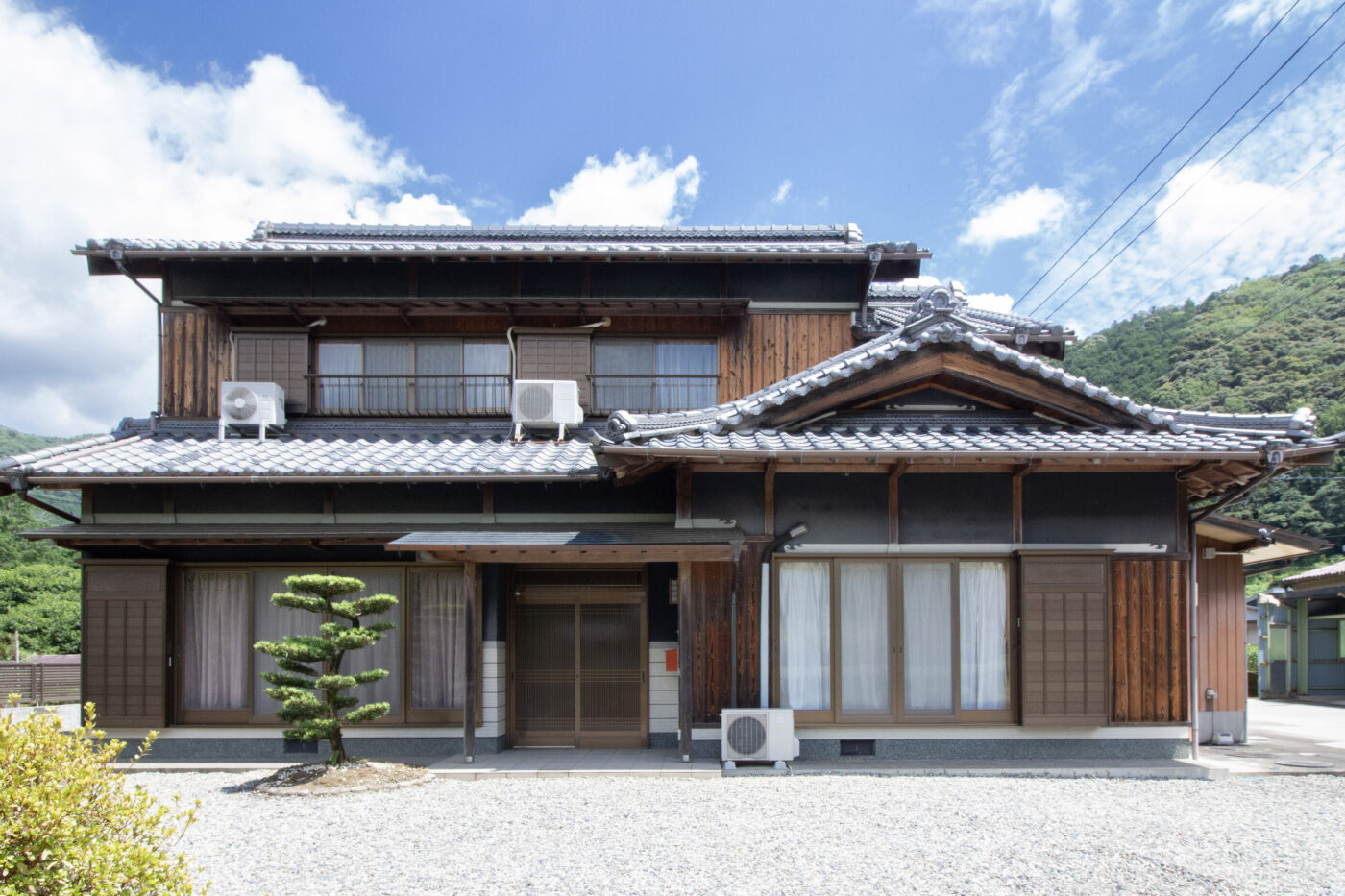 1990s wood house on a large plot in Matsusaka Kahada
