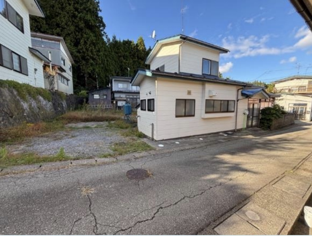 1950s wood house, 11-min walk to station, Akita