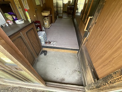 1950s wood house with storehouses in Kitahiroshima