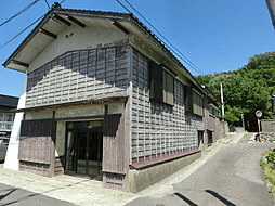 1920s wood house on a large plot in Niigata