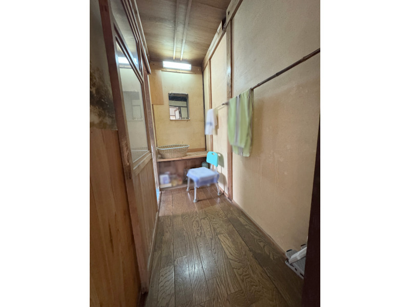 1970s wood house on a large plot in Hyogo