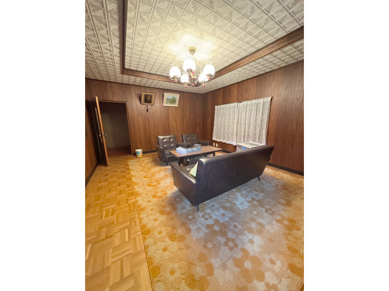1970s wood house on a large plot in Hyogo