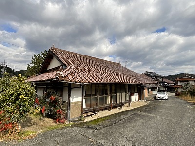 Rural setting retaining traditional landscape! An old farmhouse with approximately 100 years of history and included fields