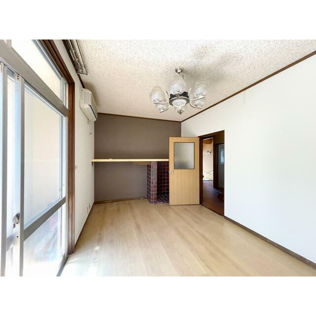 1970s wood house, 16-min walk to station, Mie