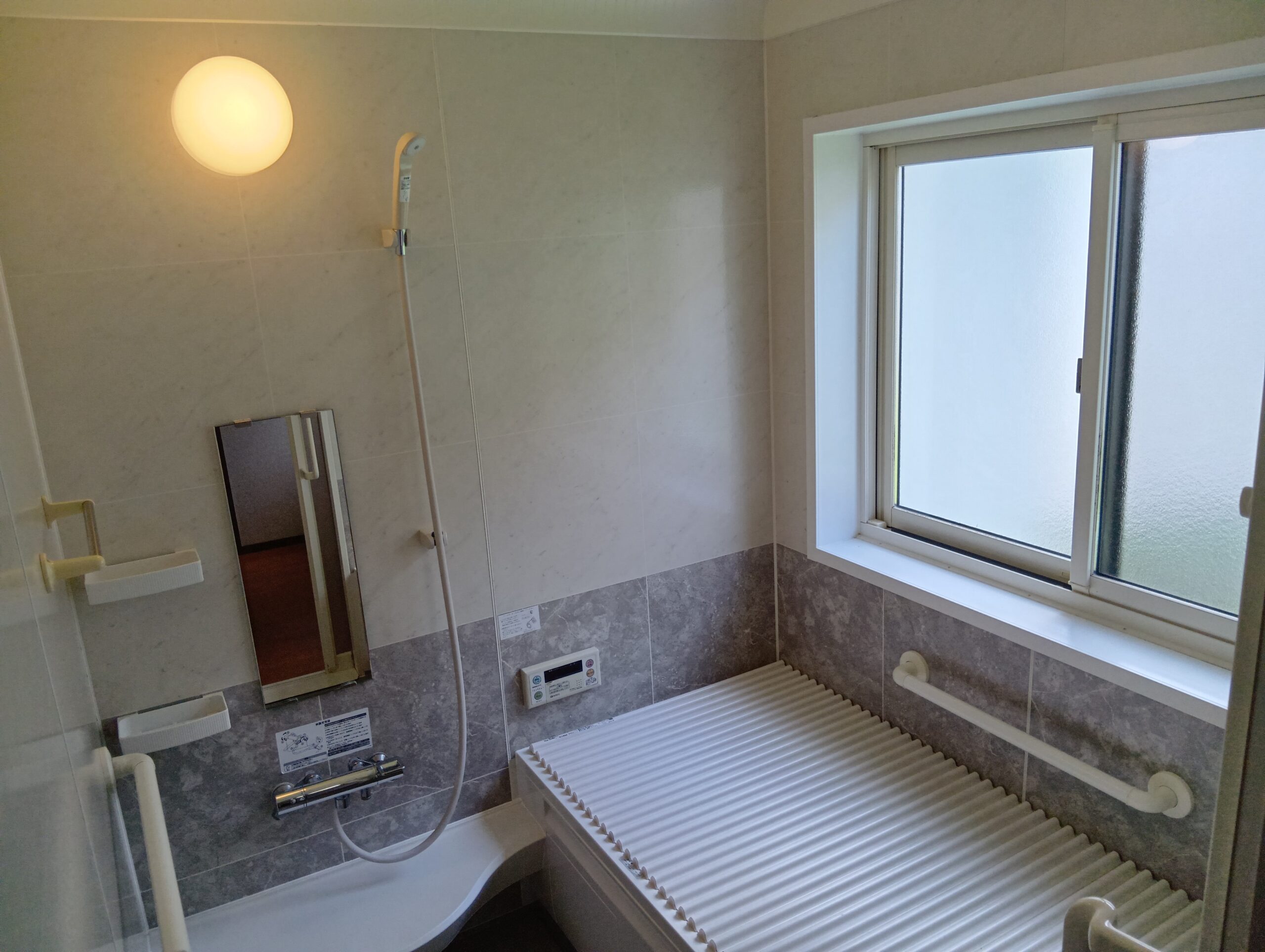 Spacious Rooms; Sunny Home on Elevated Ground