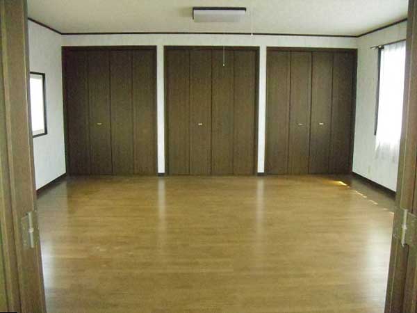 1960s wood house on a large plot in Iwate