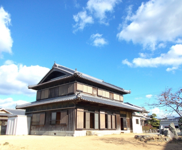 1980s wood house on a large plot in Hyogo