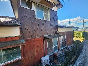 1960s wood house on a large plot in Yamaguchi