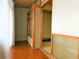 1970s wood house, 17-min walk to station, Shimane