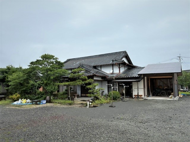1980s wood house on a large plot in Saga