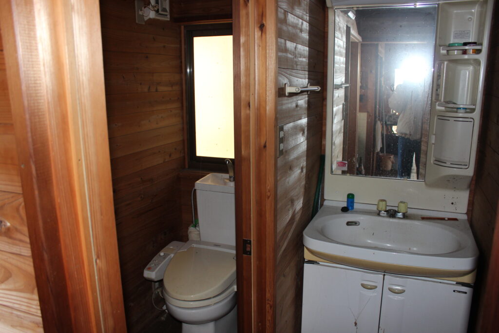 1990s wood house on a large plot in Nara
