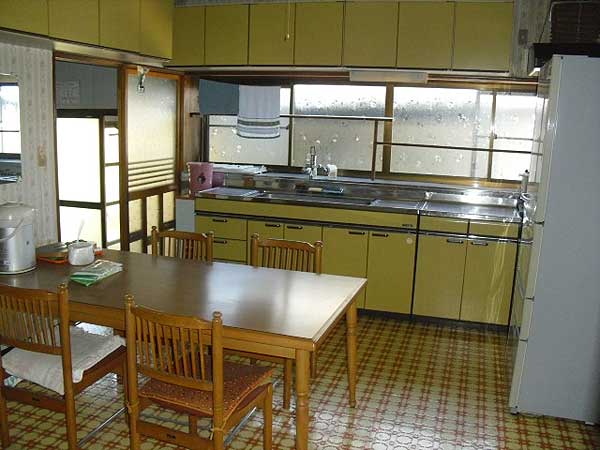1980s wood house on a large plot in Iwate
