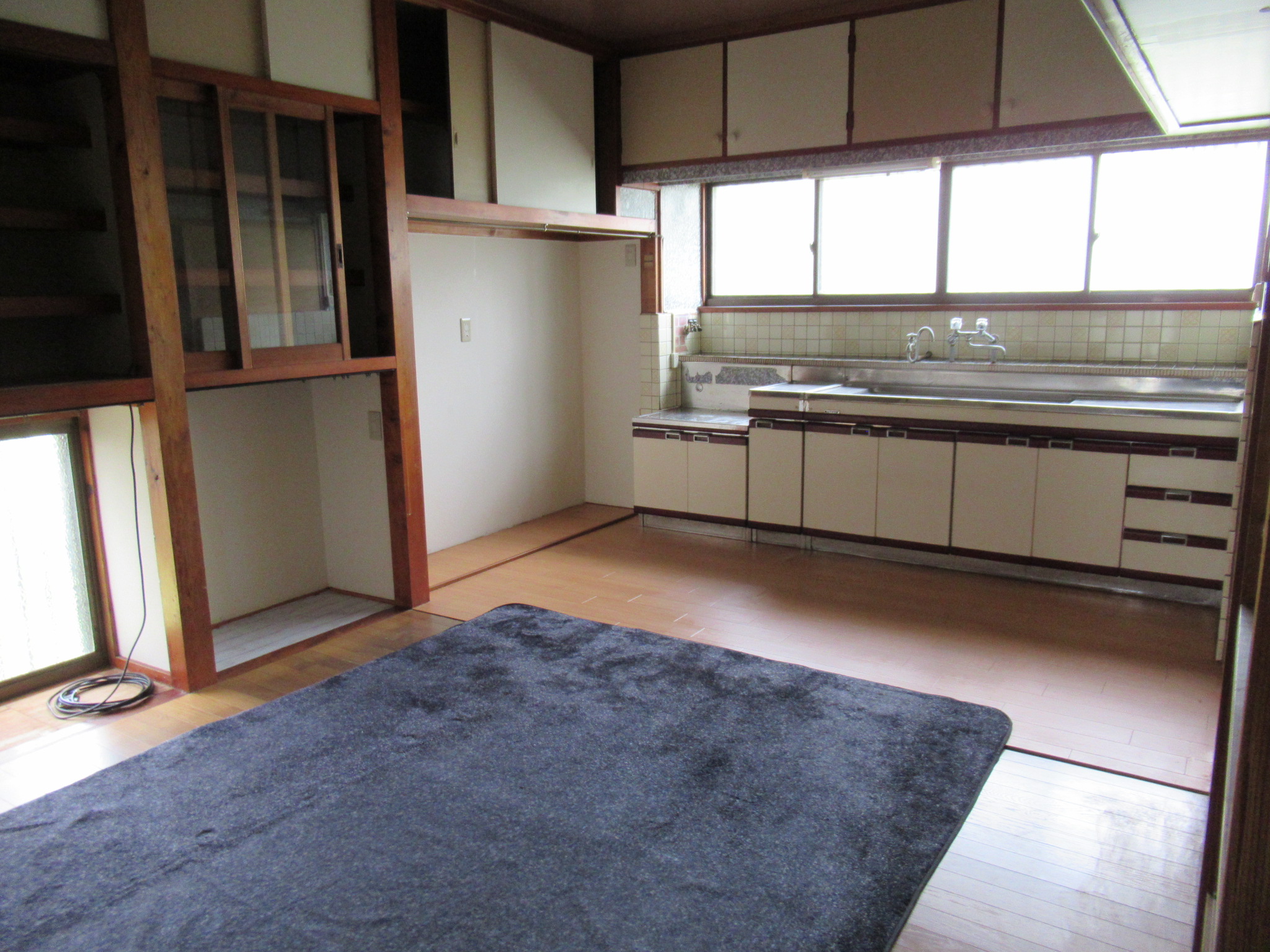 1980s wood house in Tarumizu, Kagoshima, farmland, approval needed