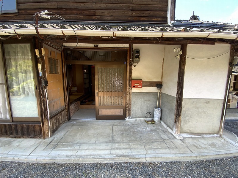 1950s wood house with storehouses in Yamaguchi