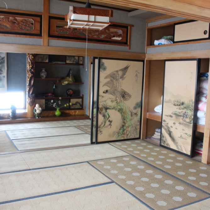 1970s wood house on a large plot in Aomori