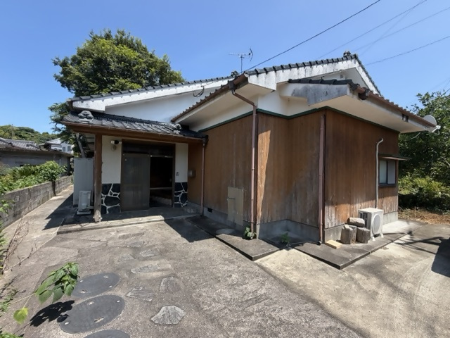 Wood house near the coast in Ei, Minamikyushu