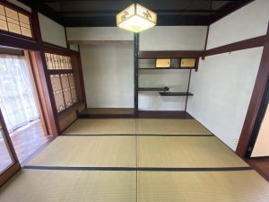 1970s wood house on a large plot in Toyama
