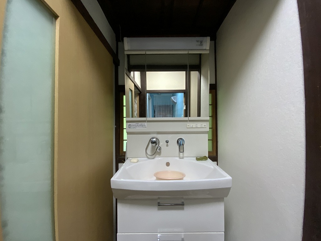 1940s wood house on a large plot in Yamaguchi