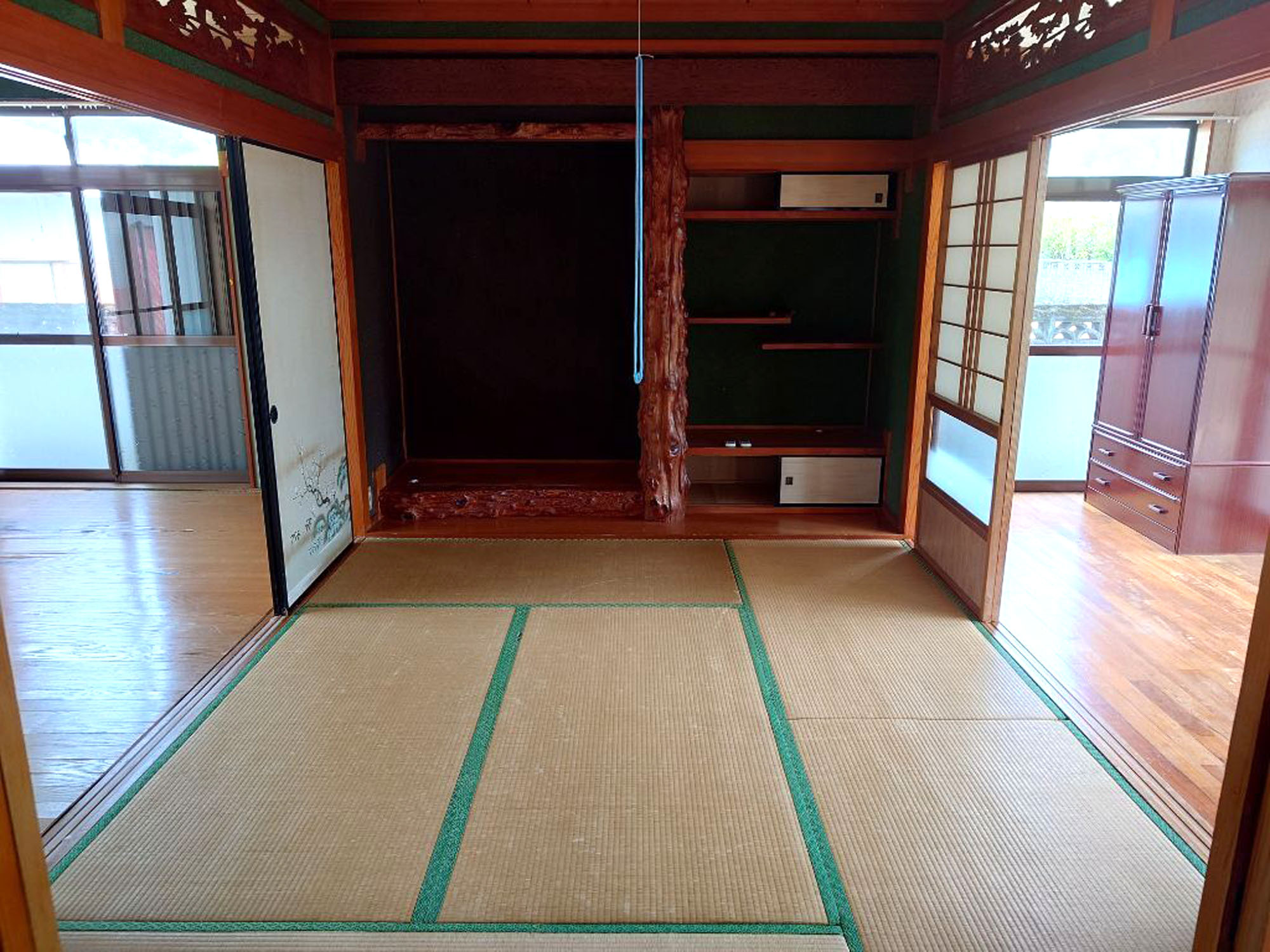 Concrete house near the coast in Matsubara, Amagi