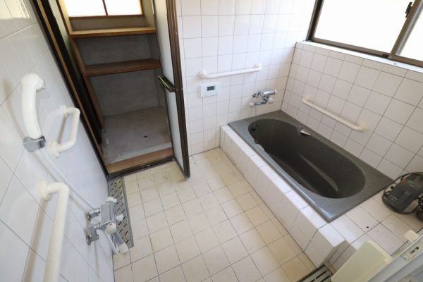 1970s wood house, 17-min walk to station, Shimane