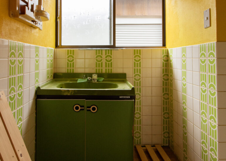 1970s wood house on a large plot in Matsusaka Kahada