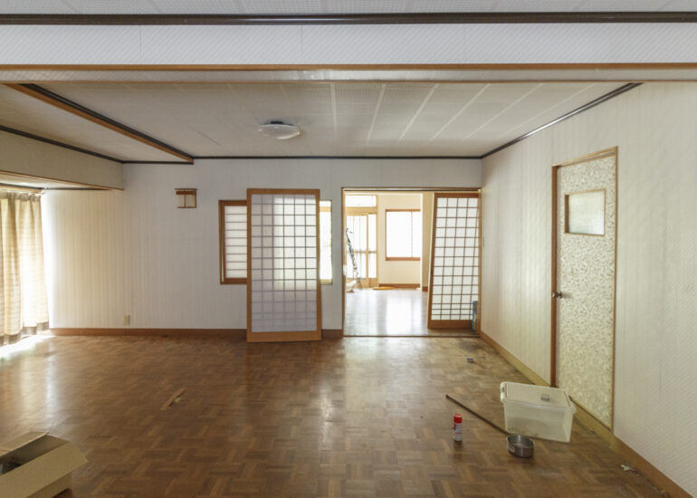 Wood house on a large plot in Matsusaka Kahada