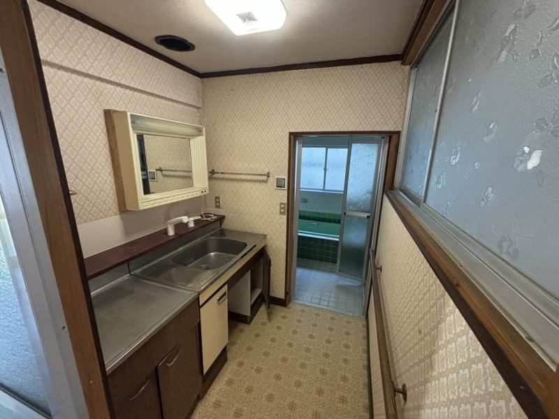 1920s wood house on a large plot in Iwate
