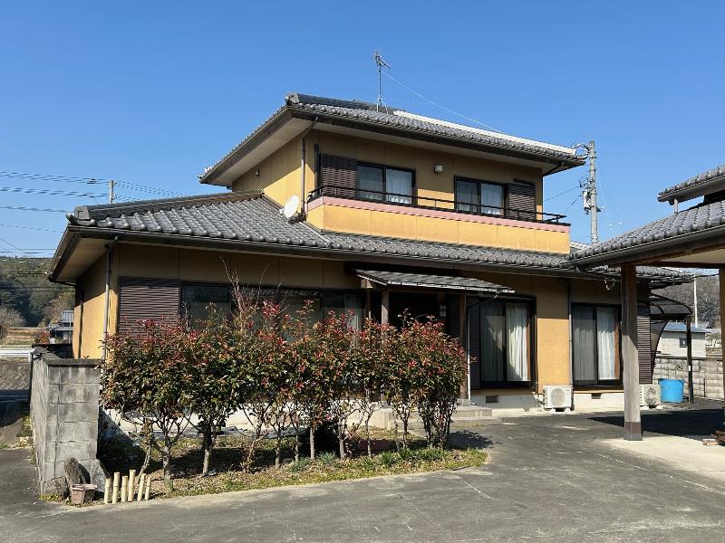 2000s wood house on a large plot in Kagawa