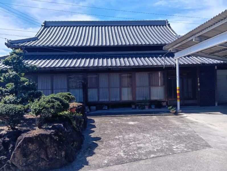1950s wood house on a large plot in Kagawa