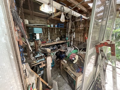 1970s wood house on a large plot in Hiroshima