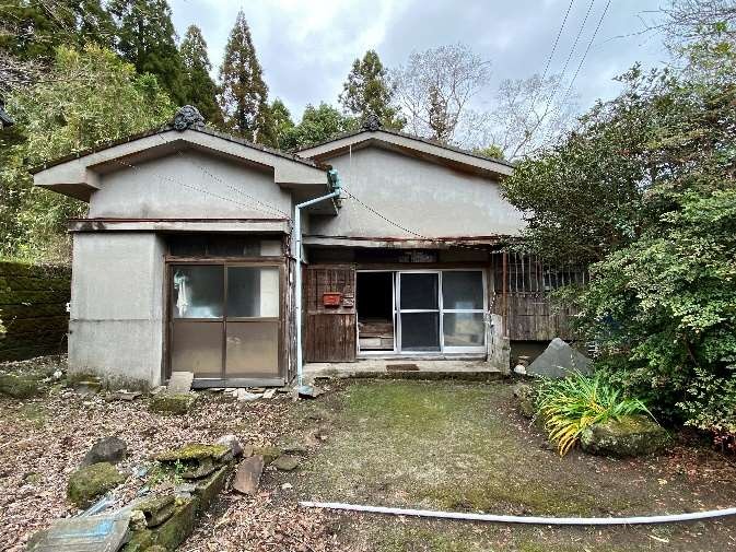 1960s wood house on a large plot in Shiromoto, Kinko