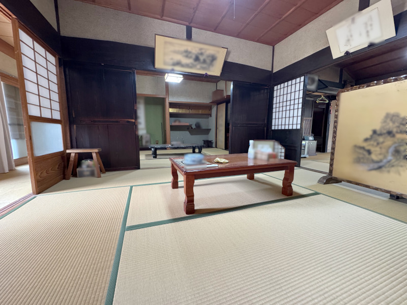 1970s wood house on a large plot in Hyogo