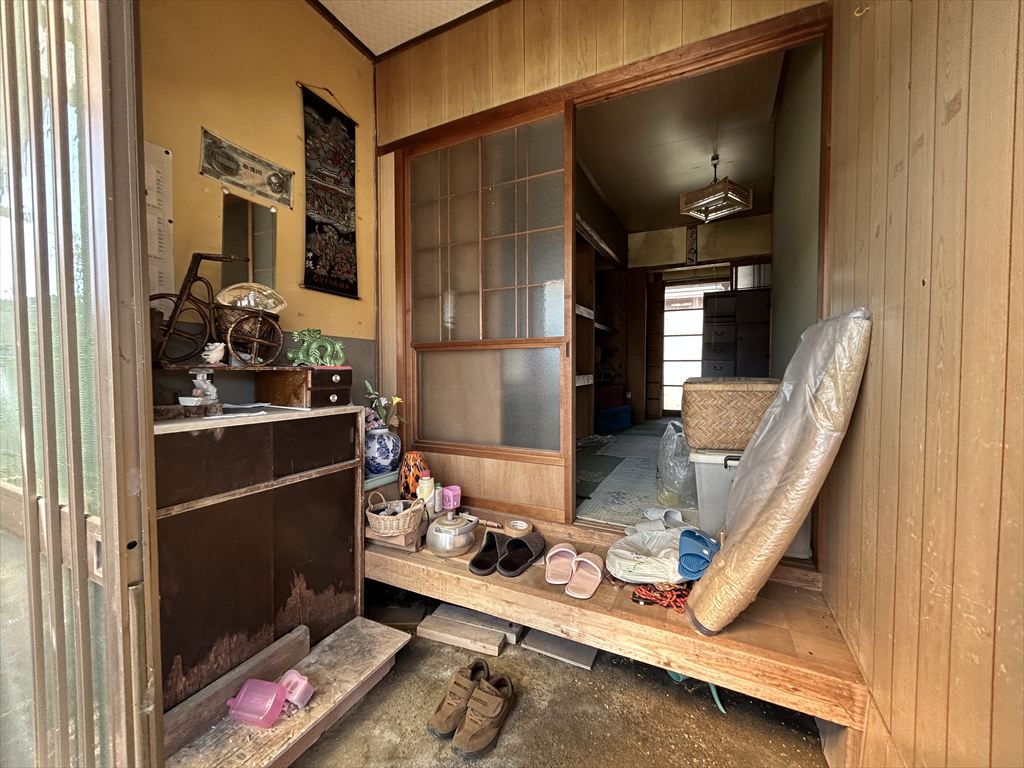 1950s wood house, 10-min walk to station, Mie