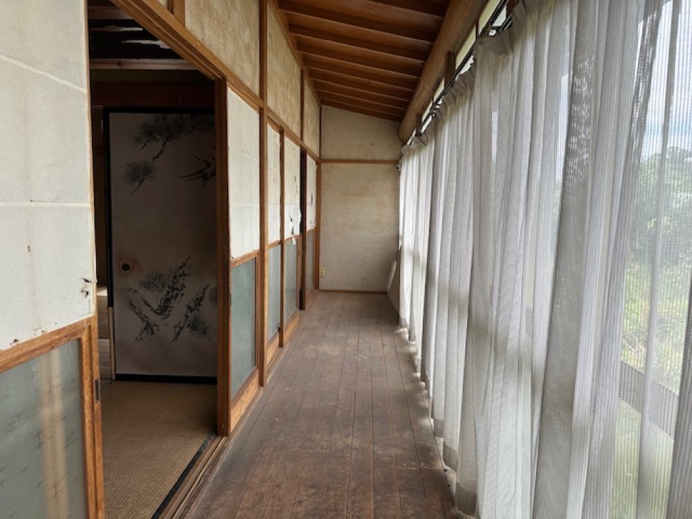 Traditional-style tatami-room house with storage shed!