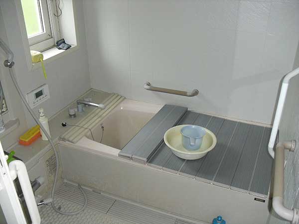 1970s wood house on a large plot in Iwate