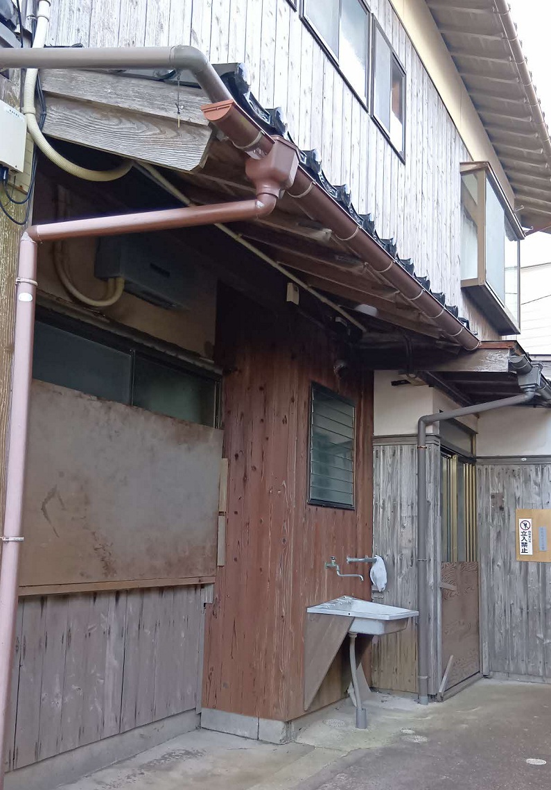 1960s wood house, 11-min walk to station, Tottori