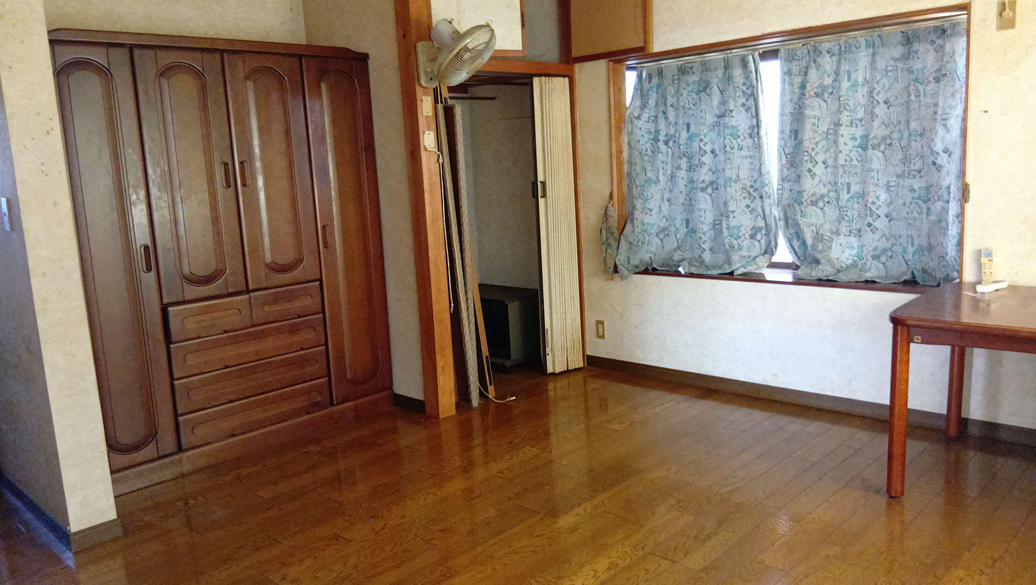 1960s wood house, 11-min walk to station, Tottori