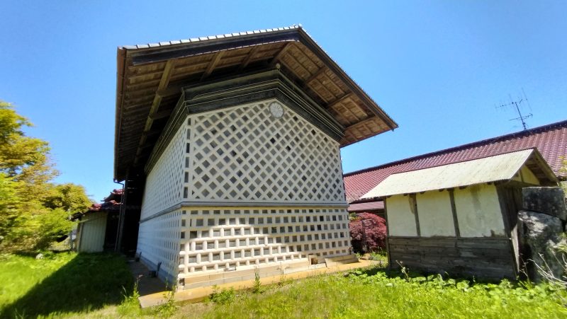 1920s wood house on a large plot in Iwate