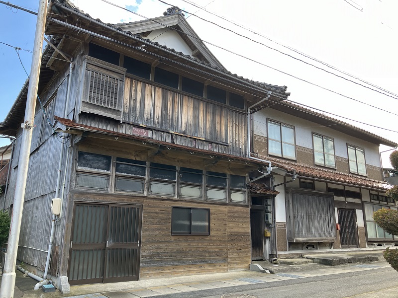1930s wood house, 11-min walk to station, Tottori