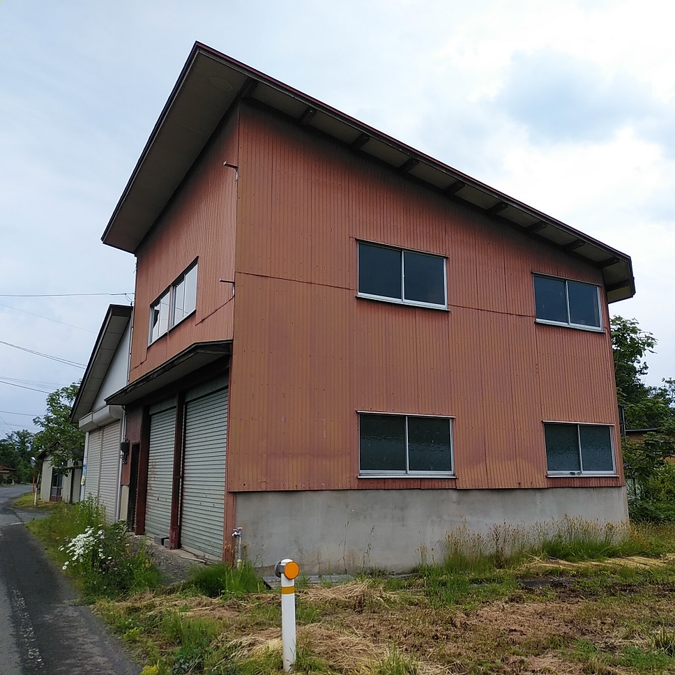 1950s wood house on a large plot in Iwate