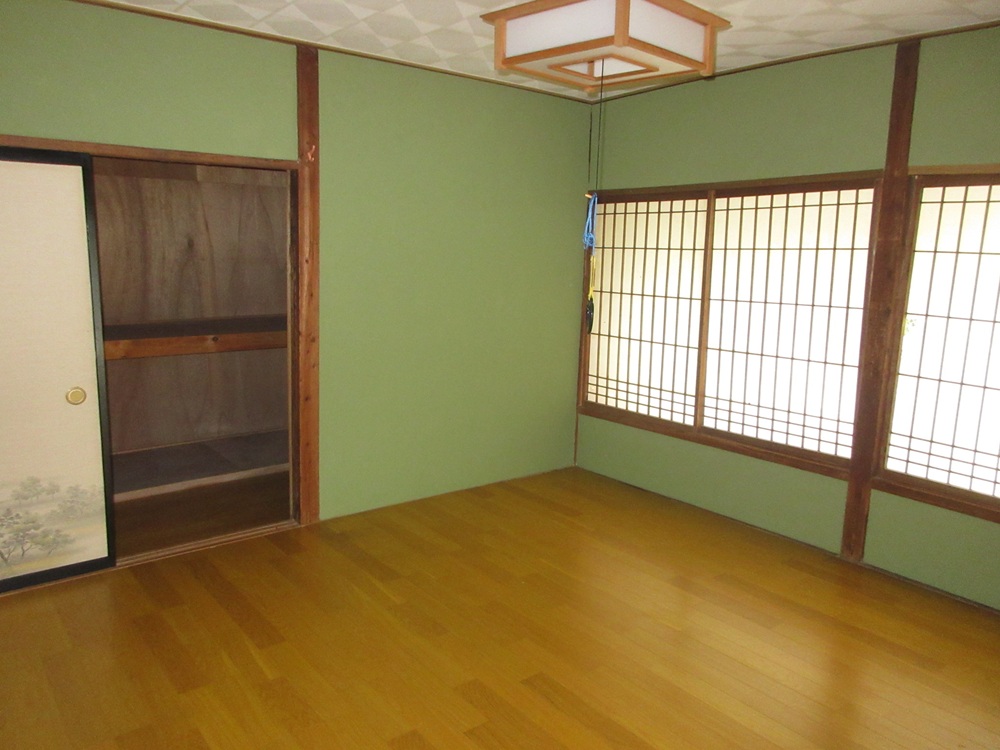 1950s wood house, 12-min walk to station, Iwate
