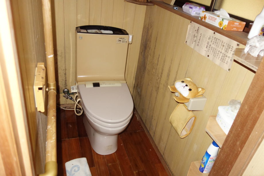 1970s wood house on a large plot in Nagasaki