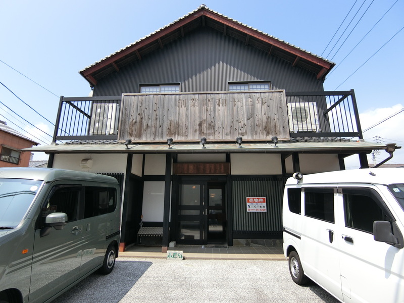 1990s wood house in Kochi