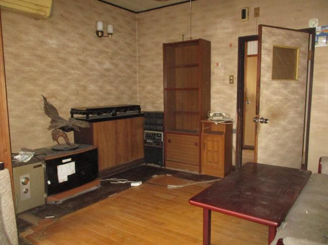 1970s wood house, 17-min walk to station, Okayama