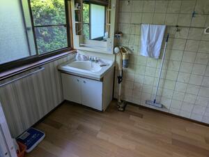 1980s wood house on a large plot in Yamagata