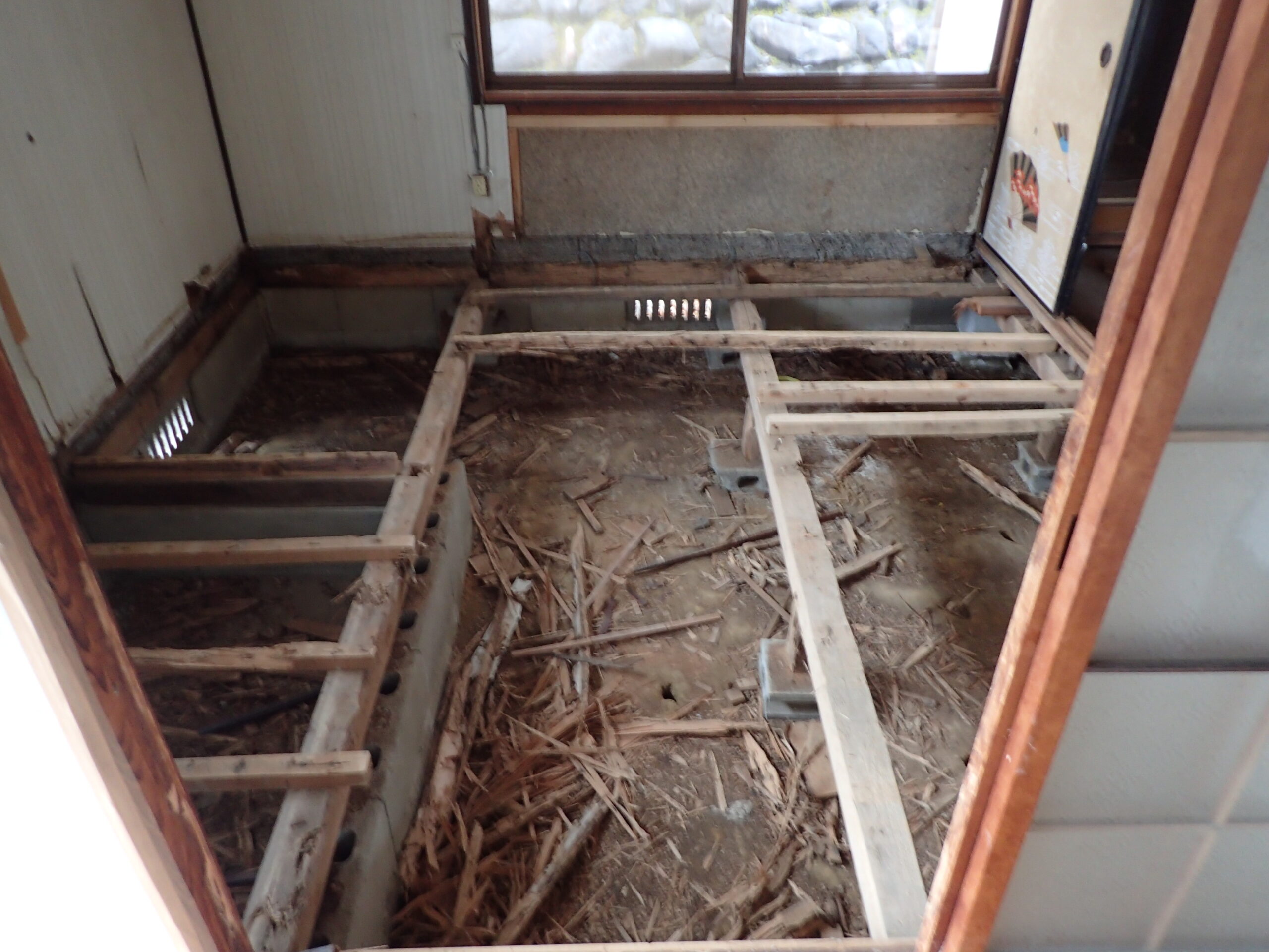 1960s wood house, 16-min walk to station, Okayama