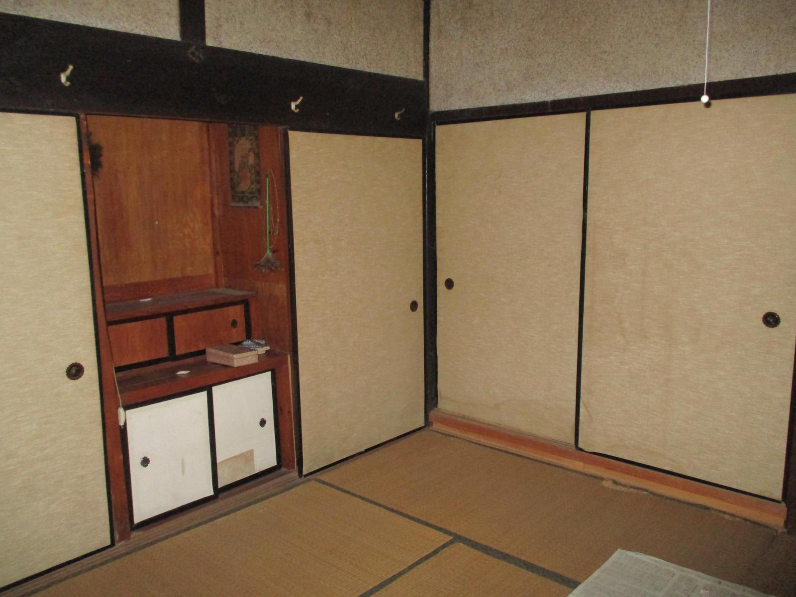 1960s wood house on a large plot in Hyogo