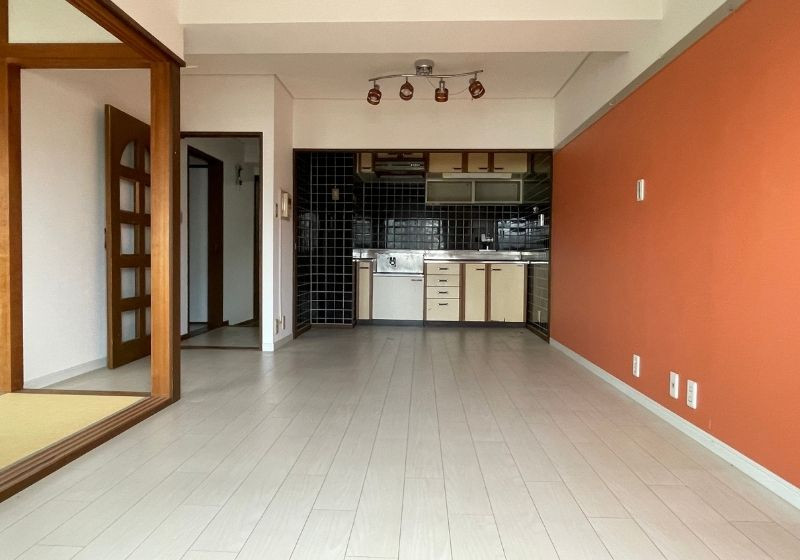 1980s concrete house, 7-min walk to station, Miyagi